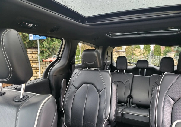 Chrysler Pacifica cena 121000 przebieg: 66450, rok produkcji 2019 z Stary Sącz małe 211